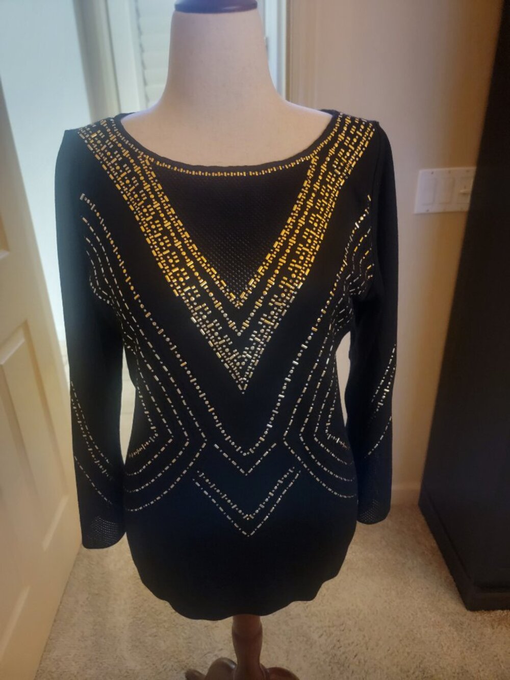 EUC! ALTERED! ST JOHN KNIT PAILLETTES GOLD & BLACK TOP LARGE RETAIL -$1,195.00